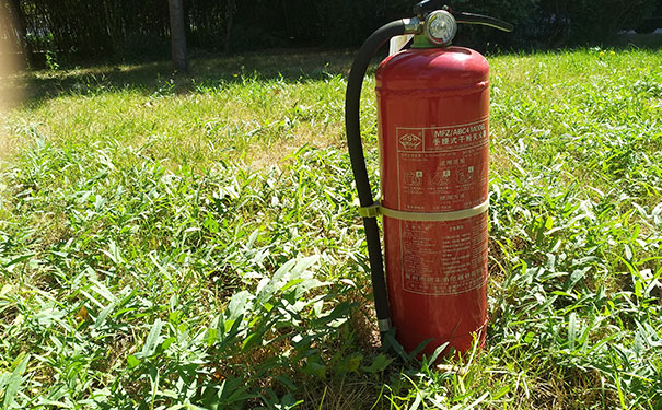 ����һ����������ʦ��ѵ���ĸ���_����Ǯ_��ַ�绰΢��