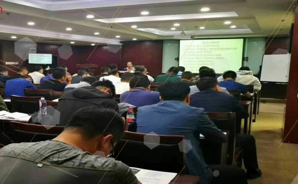 ����һ����������ʦ��ѵ���ĸ���_����Ǯ_��ַ�绰΢��