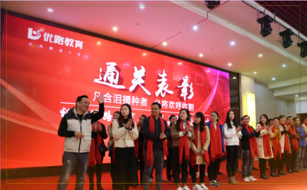 �Ͻڽ�������ʦ��ѵ�ļҺ�-����-��ַ-�绰