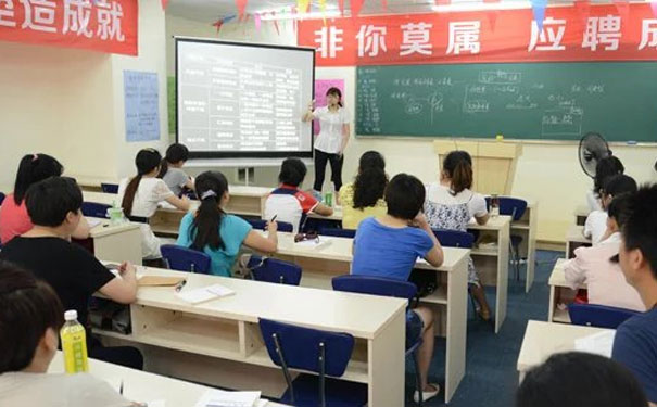 �������ѧУ�ĸ��� �C ��ַ �C ѧ�Ѷ���