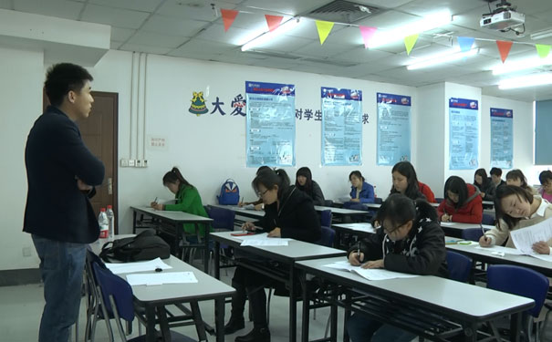 �������ѧУ�ĸ��� �C ѧ�Ѷ���