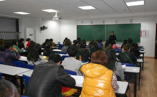 ɳ�л��ѧУ�ĸ��� �C ѧ�Ѷ���