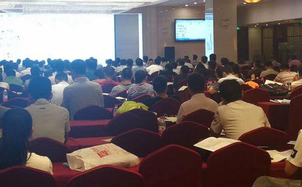 ���ݽ�������ʦ��ѵ�����м��� - �ĸ�����