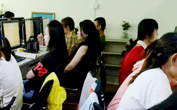 �������