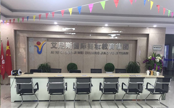 ���ݹ�������ױ��ѵѧУ�ĸ��� - ѧ�Ѷ���