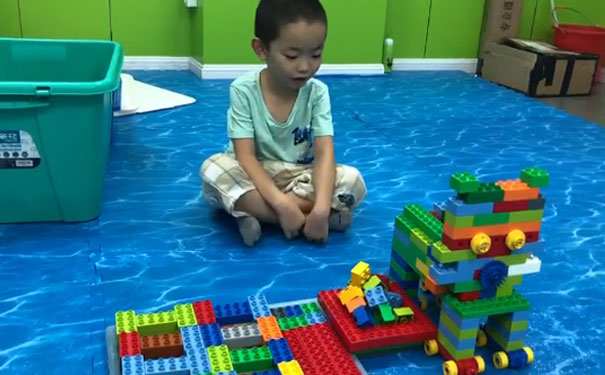 ��ɽ�������ٶ�ѧ����ļҺ�_��������