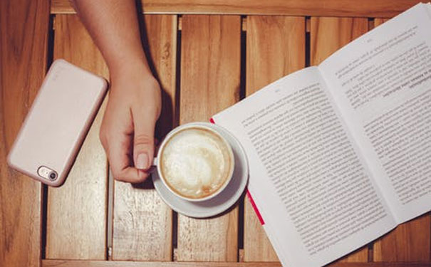 ������ɽ������Ӣ��������Ͽγ��ĸ���_����Ӣ����ѵ����