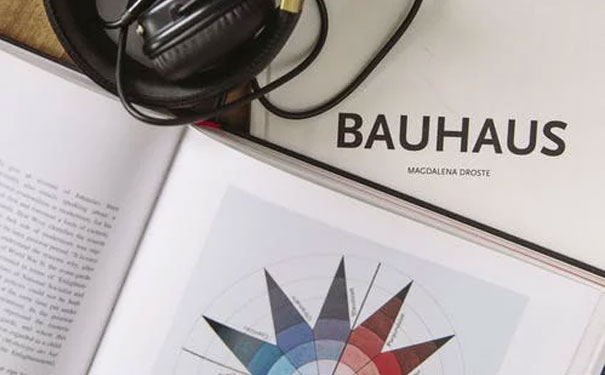 ���콭��������Ӣ��������Ͽγ��ĸ���_����Ӣ����ѵ����