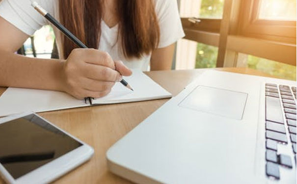 ���ų���Ӣ������������ʽ��ѵ