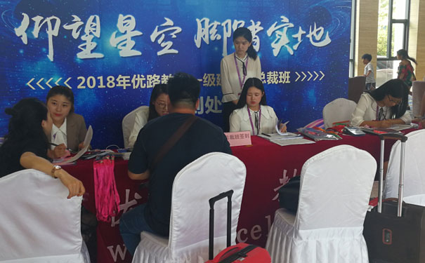 �������ʦ��ѵ����