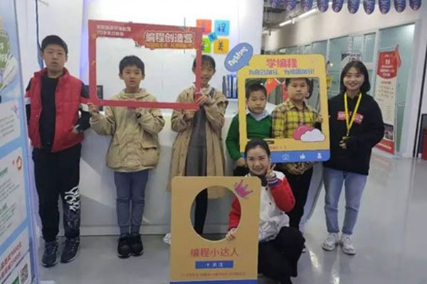 青岛市南区少儿编程培训-Scratch-Python-C++课程-童程童美