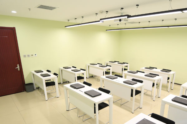 ���ͺ���IT��ѵѧУ�ļҺ�-ѧ�Ѷ���Ǯ