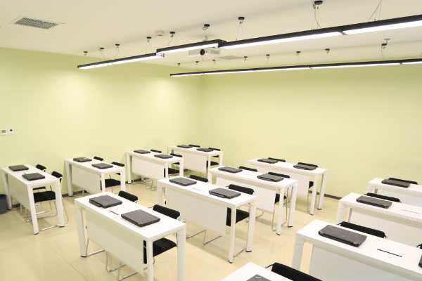 ���ͺ��ػ�����IT��ѵѧУ�ļҺ�-ѧ�Ѷ���Ǯ