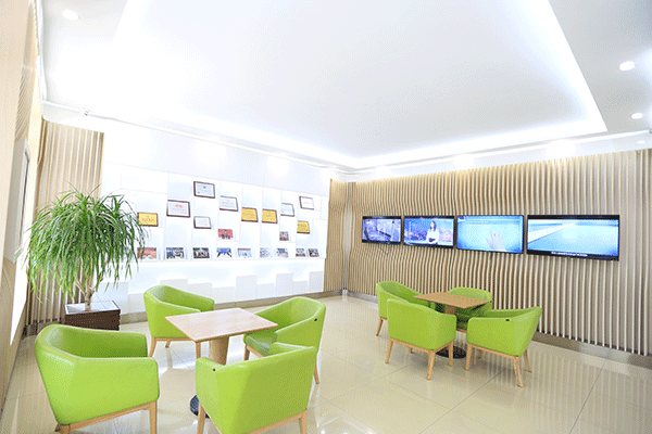 �Ϸ�IT��ѵѧУ�ļҺ�-ѧ�Ѷ���Ǯ