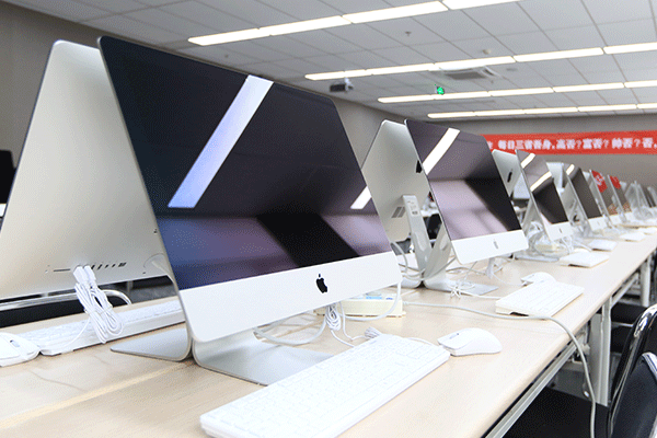 ���������IT��ѵѧУ�ļҺ�-ѧ�Ѷ���Ǯ