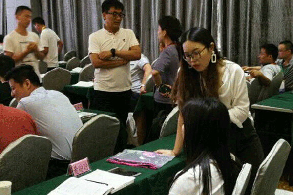 �ຣ������ѵ�����ĸ���-�γ̷��ú���-���濿��