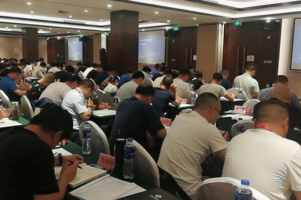  ���ϳ��˸߿���ǰ��ѵ���ĸ���_ѧ�Ѽ۸����Ǯ