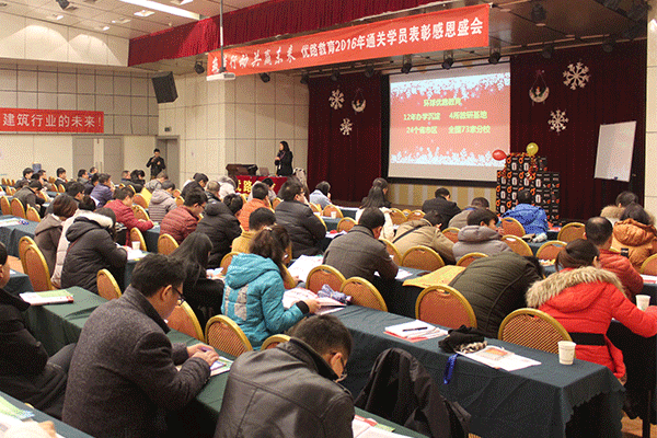 �Ž����˸߿���ǰ��ѵ���ĸ���_ѧ�Ѽ۸����Ǯ