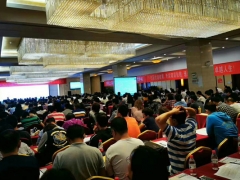 ���ϳ��˸߿���ǰ��ѵ���ĸ���_ѧ�Ѽ۸����Ǯ/