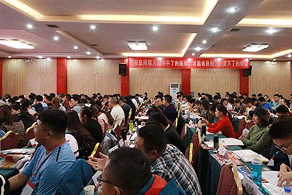 ������˸߿���ǰ��ѵ���ĸ���_ѧ�Ѽ۸����Ǯ