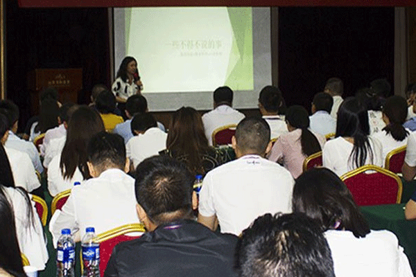 �人���˸߿���ǰ��ѵ���ĸ���_ѧ�Ѽ۸����Ǯ