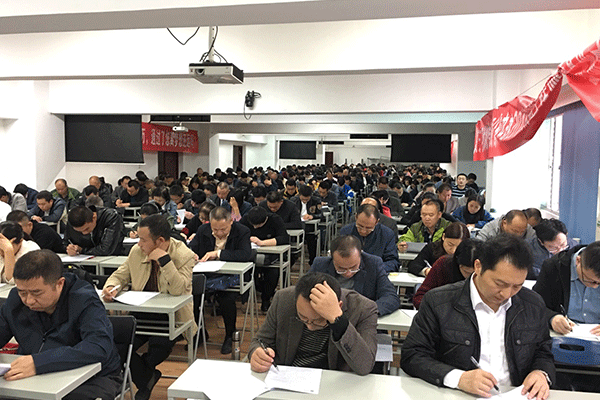 �������˸߿���ǰ��ѵ���ĸ���_ѧ�Ѽ۸����Ǯ