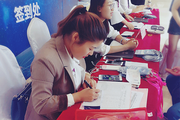 �ϳ���˸߿���ǰ��ѵ���ĸ���_ѧ�Ѽ۸����Ǯ