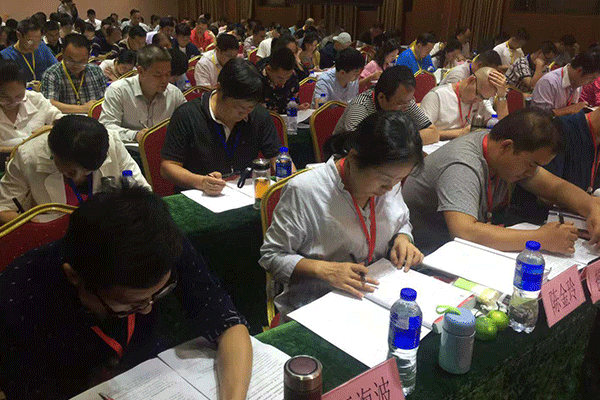 �ɶ����˸߿���ǰ��ѵ���ĸ���_ѧ�Ѽ۸����Ǯ