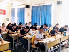 �ڽ����˸߿���ǰ��ѵ���ĸ���_ѧ�Ѽ۸����Ǯ/