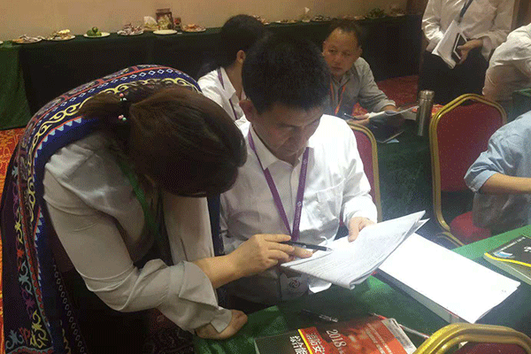 ���ֳ��˸߿���ǰ��ѵ���ĸ���_ѧ�Ѽ۸����Ǯ