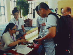 ���ֳ��˸߿���ǰ��ѵ���ĸ���_ѧ�Ѽ۸����Ǯ/