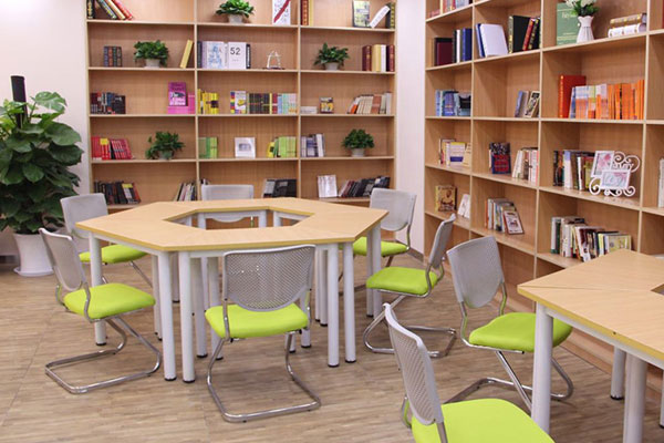 ��ɽ����ѧӢ�����_�ĸ���ѵƽ̨�ȽϺ�