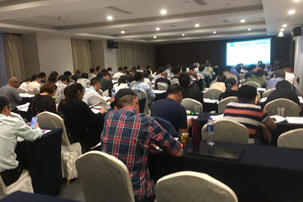 ����һ�����Ը�������_��ѵ��۸�