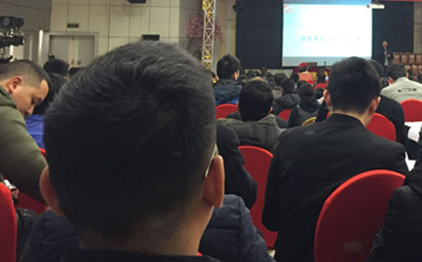 ����һ�����Ը�������_��ѵ��۸�