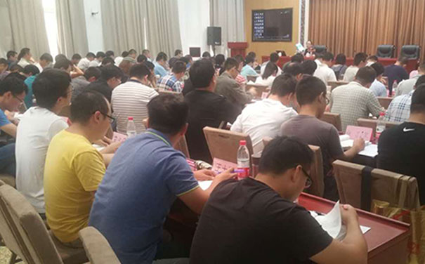 ����һ�����Ը�������_��ѵ��۸�