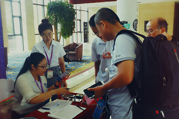  �Ƹ�һ�����Ը�������_��ѵ��۸�