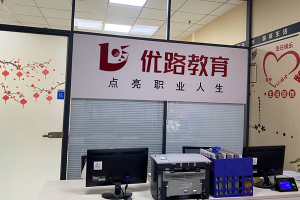 Ϋ��������ѵѧУ�ļҺ�_��ַ_�绰