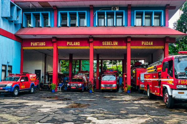 ���������ѵѧУ�ļҺ�_��ַ_�绰