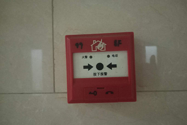 ����������ѵѧУ�ļҺ�_��ַ_�绰