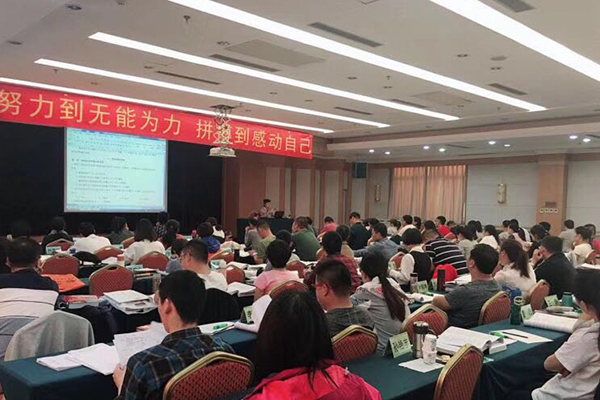 ����������ѵѧУ�ļҺ�_��ַ_�绰