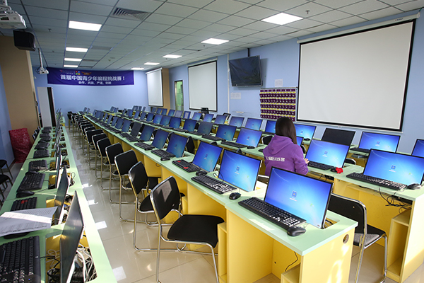 �ɶ����������ѵѧУ_�����ĸ���