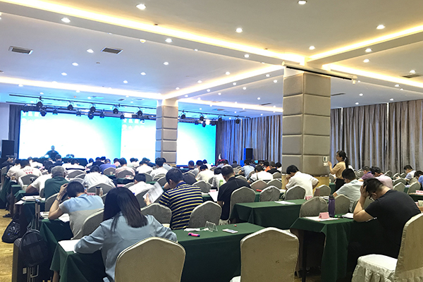  �����м�����Ա֤��ѵ����_���ö���Ǯ