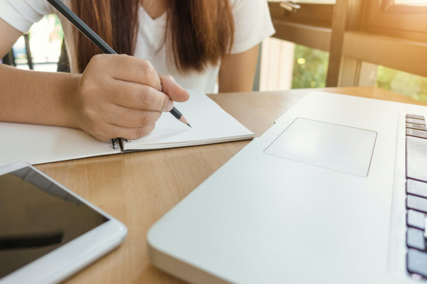 �ȷ���Ṥ��ʦ��ѵ�����ĸ���_��ô����