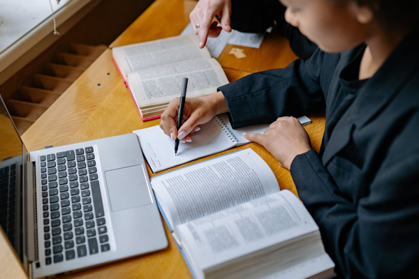 ������Ṥ��ʦ��ѵ�����ĸ���_��ô����