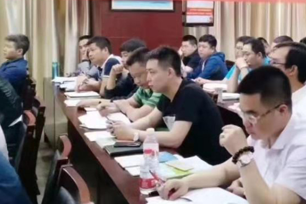 ������Ṥ��ʦ��ѵ�����ĸ���_��ô����    