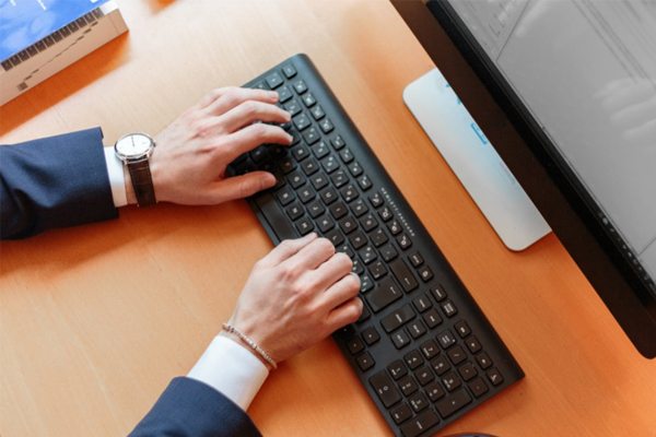 ������Ṥ��ʦ��ѵ�����ĸ���_��ô����