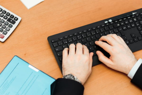 ��������Ṥ��ʦ��ѵ�����ĸ���_��ô����