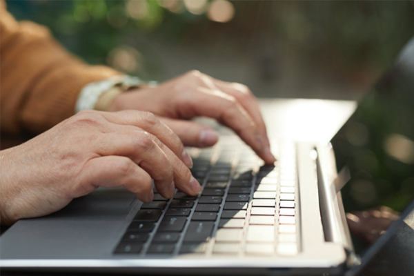 ������Ṥ��ʦ��ѵ�����ĸ���_��ô����