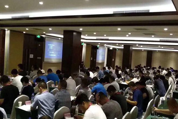 ������Ṥ��ʦ��ѵ�����ĸ���_��ô����