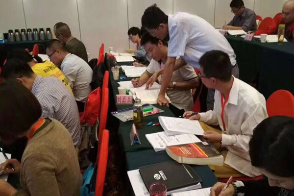 �Ͼ���Ṥ��ʦ��ѵ�����ĸ���_��ô����     